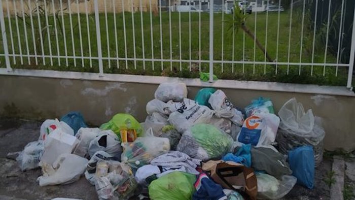 Alcune strade colme di rifiuti a Scafati: Grimaldi (Pd) denuncia il caso e chiede interventi urgenti