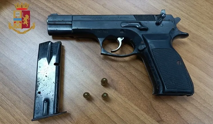 Nocera Inferiore, in giro con una pistola: 30enne fermato