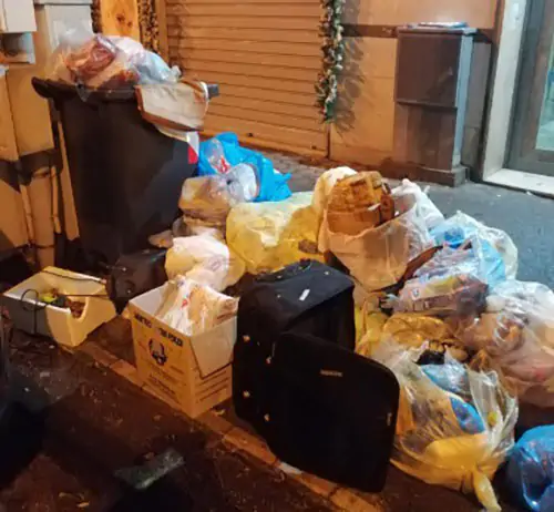 Salerno, ancora errori nel conferimento rifiuti in via Guercio