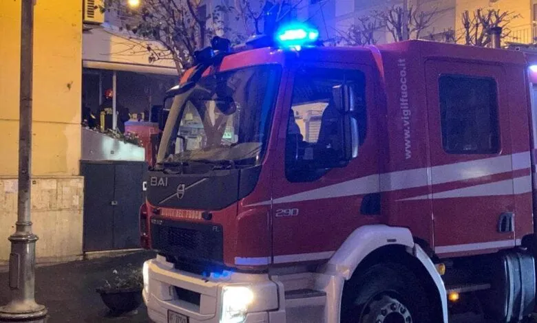 Salerno, pizzeria in via Trento a fuoco durante la Notte Bianca