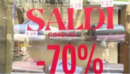 Saldi FUORILEGGE a Salerno, multati di mille euro 3 commercianti