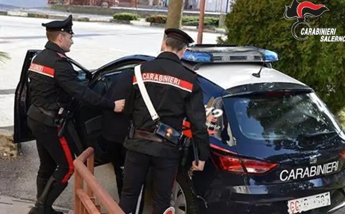 Campagna, scoperto a smontare automobili: arrestato