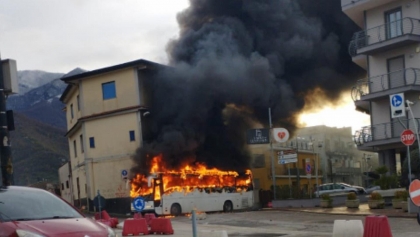 Incendio bus tifosi Casertana, arrestato un minorenne