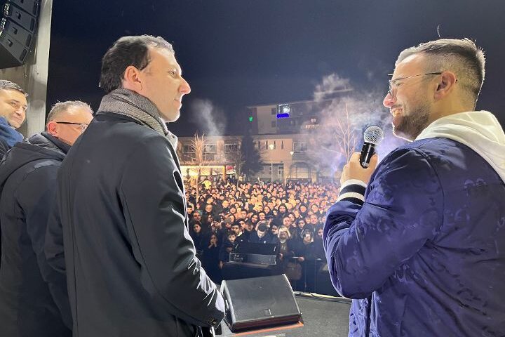 SANNINO FA SOLD-OUT: PIAZZA M.POLO GREMITA SULLE NOTE DI ‘ABBRACCIAME’