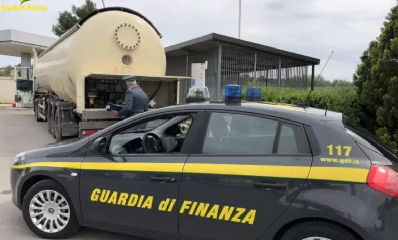 Vendita di gasolio a soggetti non autorizzati, sequestro ad Altavilla