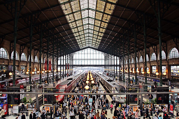Terrore a Parigi, accoltellamenti alla stazione Gare du Nord