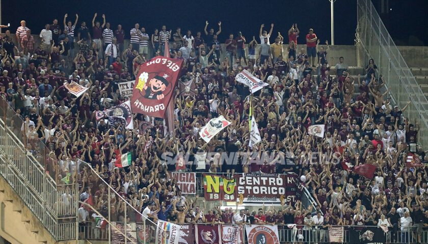 Cinque tifosi della Salernitana denunciati a Lecce, Daspo in arrivo