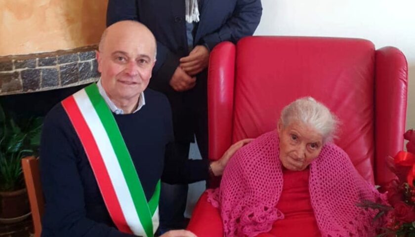 Tramonti, festa per i 109 anni di nonna Anastasia