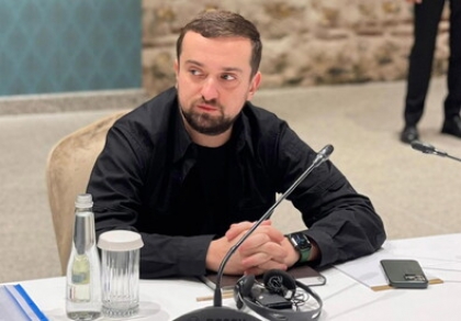 Ucraina, dimissioni al vertice del governo Zelensky