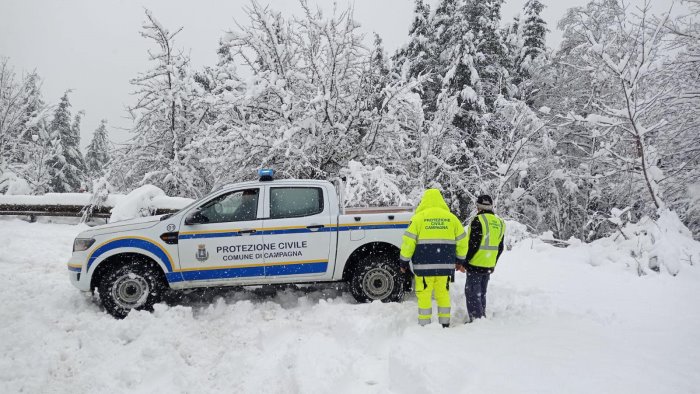 Neve a sud di Salerno, in azione spazzaneve e spargisale