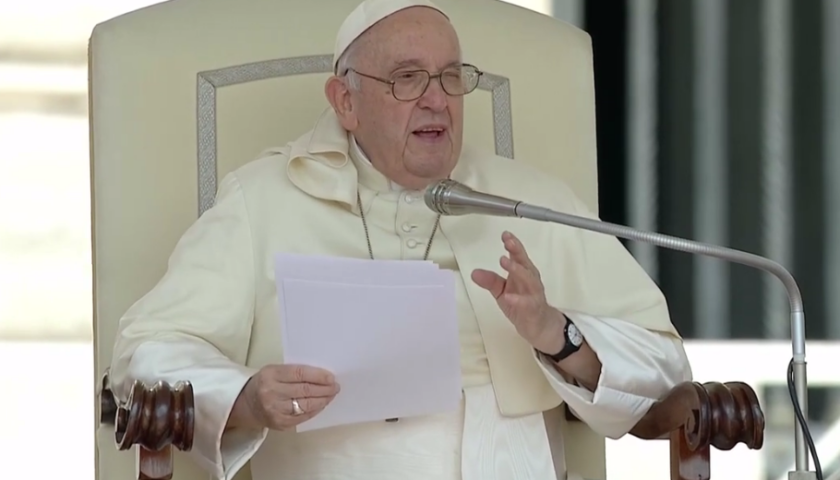 Papa Francesco torna a pensare alle dimissioni: bisogna sapersi fare da parte al momento opportuno