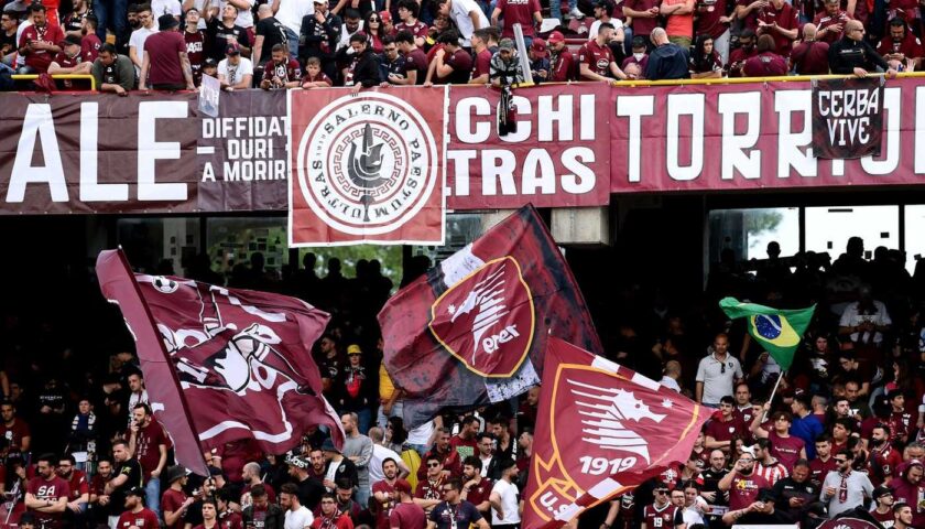 Lancio di oggetti a Lecce dei tifosi granata: Salernitana multata
