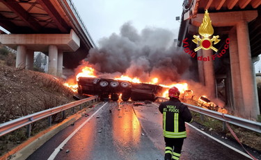 Tir finisce nel vuoto in Toscana, muore camionista 55enne di Nocera Inferiore