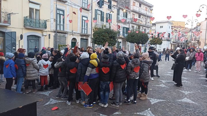 Mercato San Severino, tributo della scuola a San Valentino e all’amore