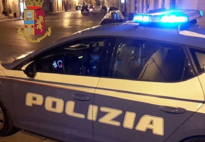 Salerno, molestie sessuali su giovane donna vicino a esercizio commerciale: arresto convalidato