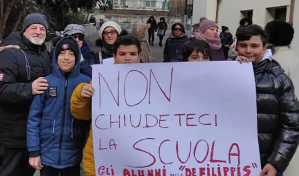 Scuola De Filippis, i genitori: il sindaco di faccia carico della vicenda