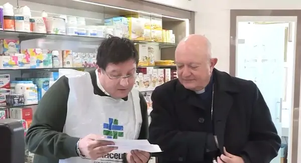 Anche l’arcivescovo Bellandi compra farmaci per donarli