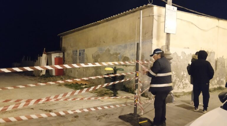 SALERNO, SIGILLI A UNA STRUTTURA BALNEARE