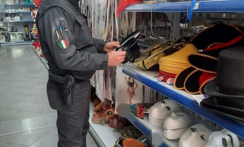 Blitz a Vallo della Lucania, sotto sequestro 10mila prodotti per Carnevale