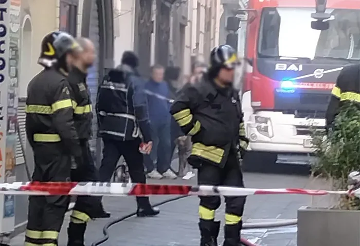 Paura a Cava de’ Tirreni per un ristorante andato a fuoco