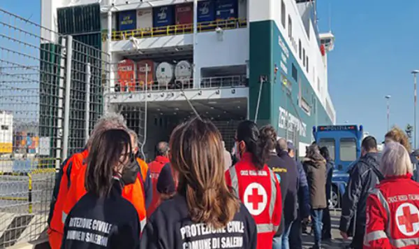 Salerno: in arrivo una nave con 84 migranti, 20 sono minorenni
