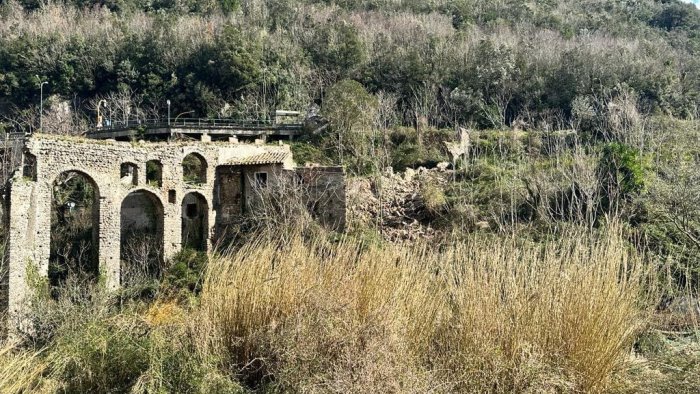 Maltempo, crolla parte di acquedotto medioevale a Molina