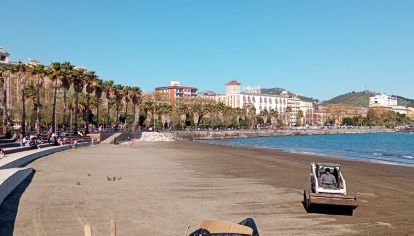 Pulizia spiagge a Salerno, servizio affidato a un’impresa di Mercato San Severino