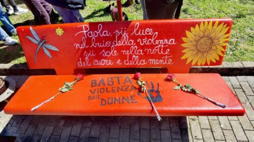 A San Mango Piemonte una panchina rossa per Paola Larocca