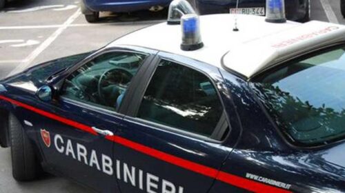 Maiori, getta la droga dal finestrino per evitare i controlli: nei guai 21enne