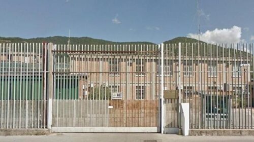 Salerno, sequestrati due microtelefoni con caricabatteria nel carcere di Fuorni