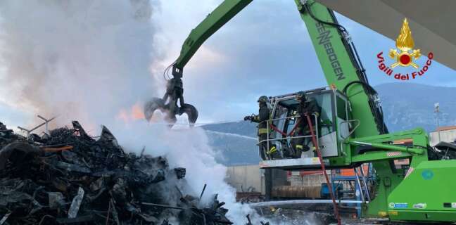 Incendio a Sarno, ordinanza del sindaco Canfora