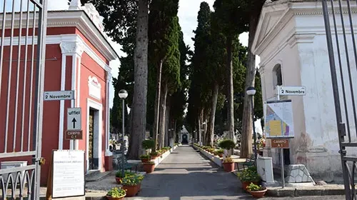 Derubate tre anziane nel cimitero di Eboli: al vaglio telecamere sicurezza