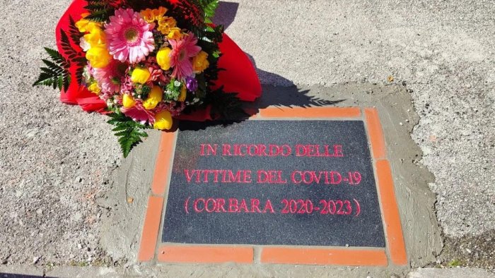Corbara omaggia le vittime del Covid con una targa