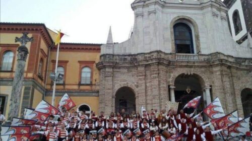 Sbandieratori Cavensi, sabato ci sarà l’apertura delle celebrazioni del 50° anniversario