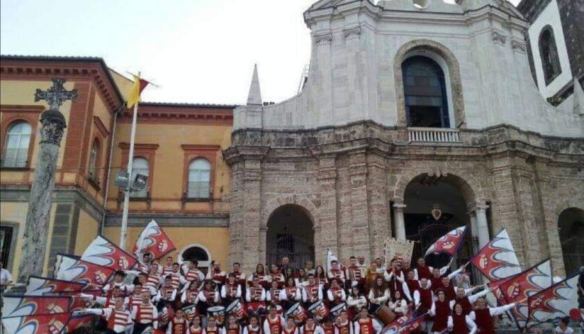 Sbandieratori Cavensi, sabato ci sarà l’apertura delle celebrazioni del 50° anniversario