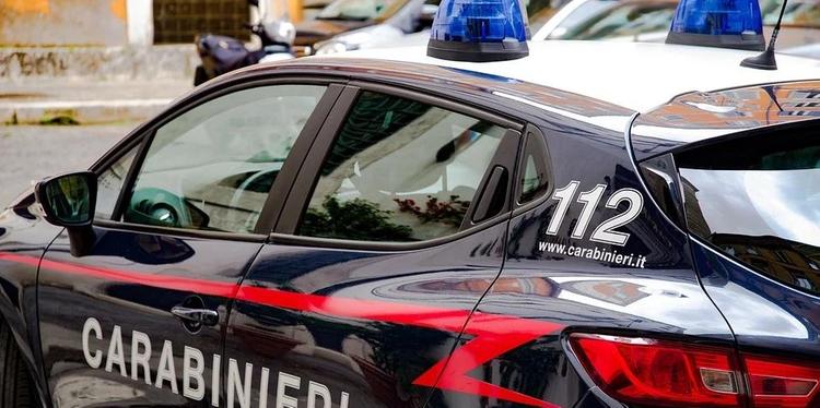 Tenta di aggredire la ex moglie, arrestato