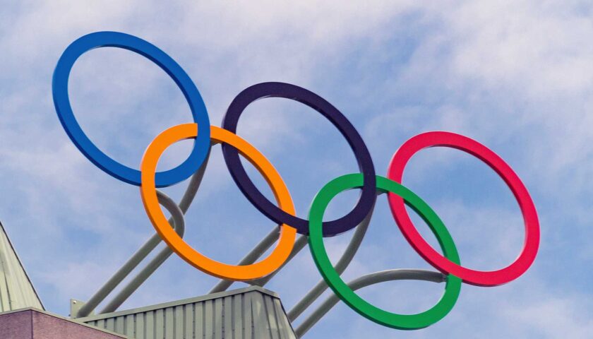 Atleti russi e bielorussi banditi dallo sport, il Cio apre uno spiraglio: da neutrali. Decisione su Parigi rinviata