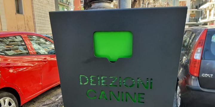 Salerno, installati i cestini per le deiezioni canine