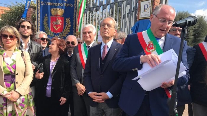 San Valentino Torio, villa comunale intitolata all’ex sindaco Corazziere