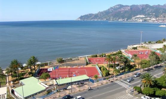 Salerno, malore mentre gioca al tennis: muore un 69enne
