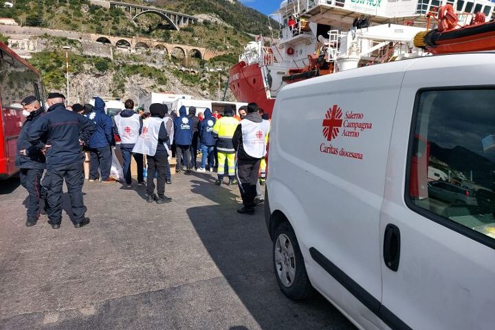 Sbarco migranti al Porto di Salerno. Caritas ancora in prima linea