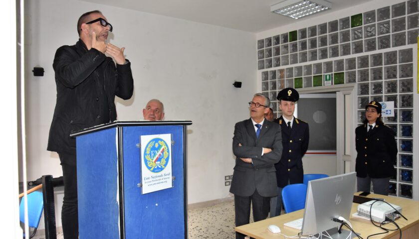 Illustrazione dell’applicazione YouPol della Polizia di Stato all’Ente Nazionale Sordi – Sezione Provinciale di Salerno.