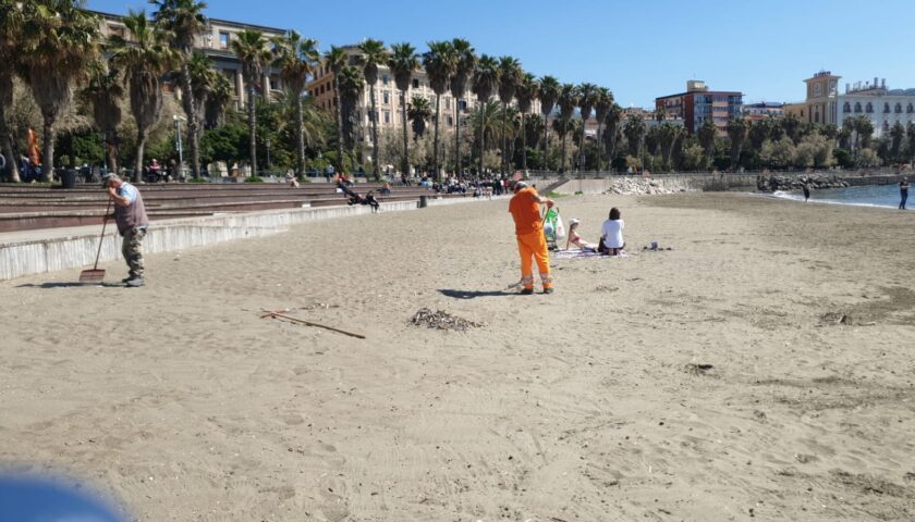 Salerno, accelerata sulla pulizia delle spiagge