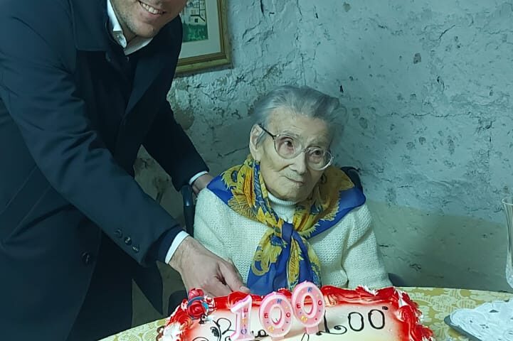 Nocera Superiore festeggia i 100 anni di nonna Maria