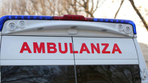 A Sassano auto travolge tavolini di un locale dopo incidente: due feriti