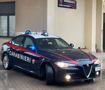 Salerno, tenta il suicidio ingerendo lamette: salvato dai carabinieri