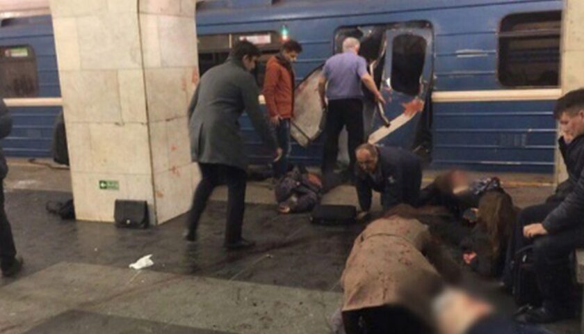 Bomba a San Pietroburgo, muore blogger militare. Trenta feriti