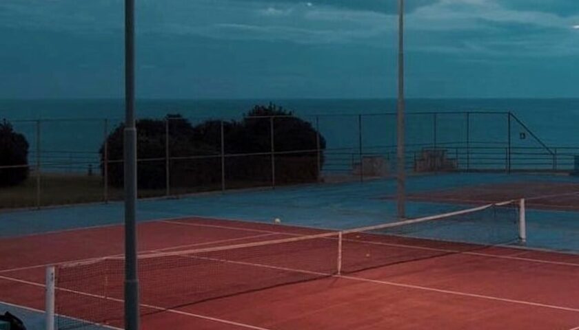 Salerno, malore mentre gioca a tennis: lacrime per la morte dell’ex direttore del Mps