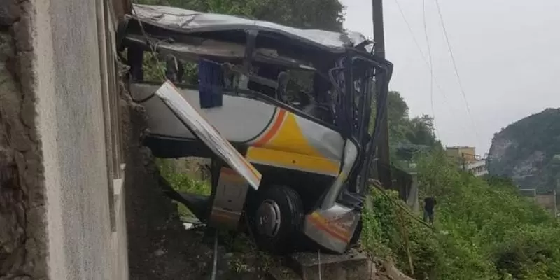 Tragedia di Ravello, recuperato il bus finito nello strapiombo