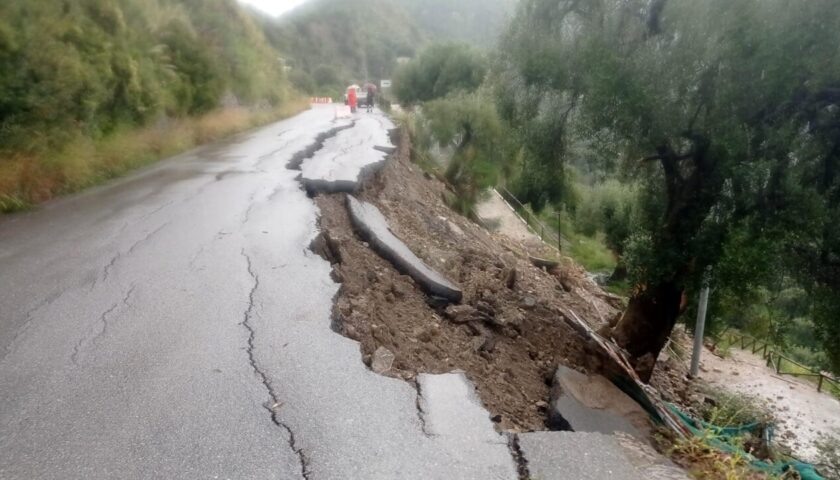 Frane e allagamenti nel Cilento. A Pisciotta “uscire di casa solo se necessario”